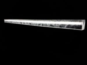 Nowoczesna przezroczysta szklana lampa z prawego kąta